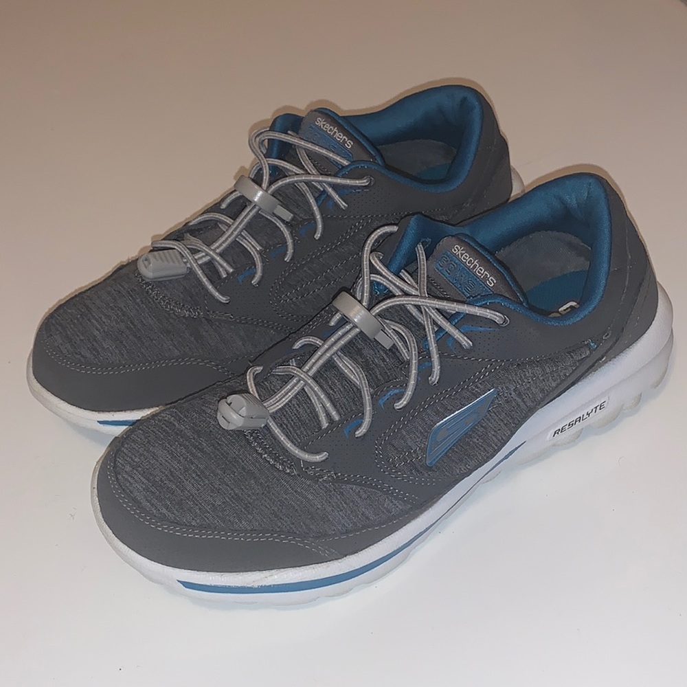 Women’s Size 6 Sketchers Resalyte Go Walk Shoes